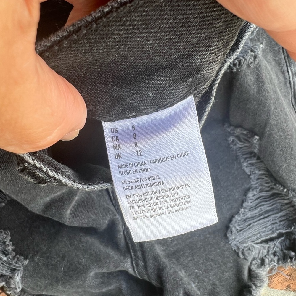 Ameriacan eagle black distressed mom short size 8 - Picture 4 of 4